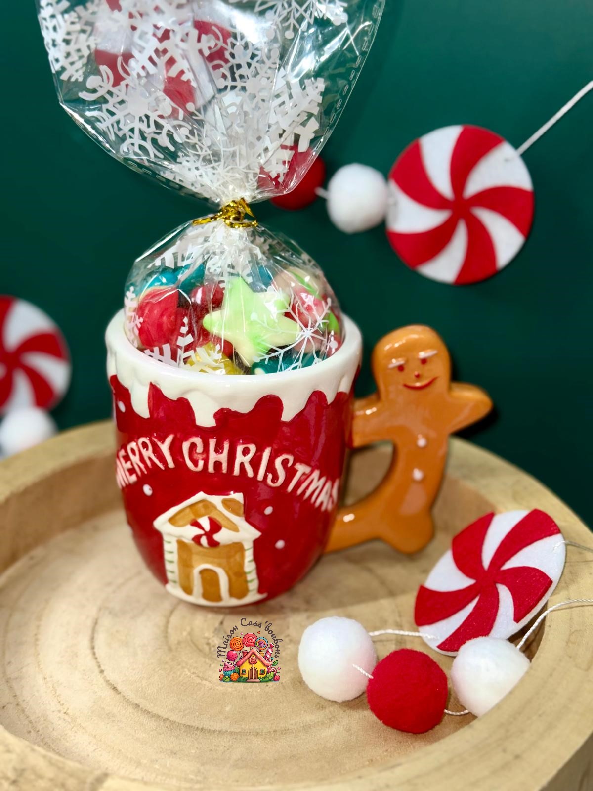 Tasse de Noël "Merry Christmas" rouge garnie de 300g de bonbons