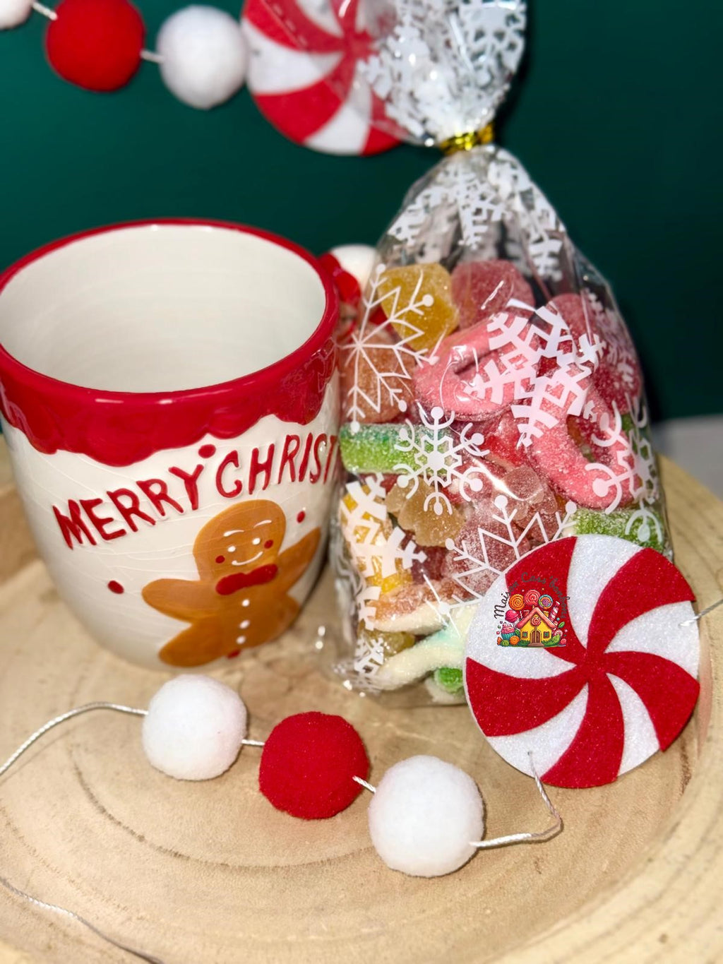 Tasse de Noël "Merry Christmas" blanche garnie de 300g de bonbons sucrés