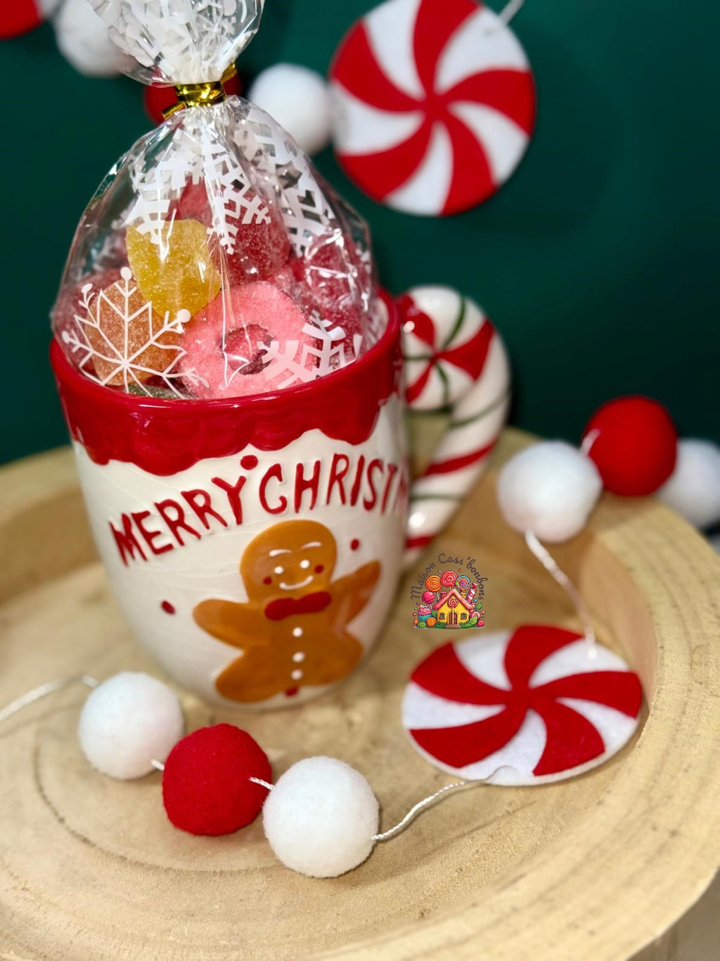 Tasse de Noël "Merry Christmas" blanche garnie de 300g de bonbons sucrés