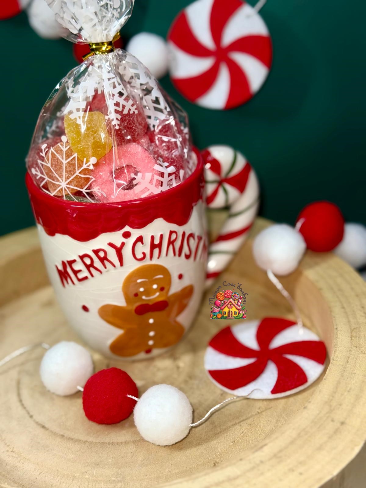 Tasse de Noël "Merry Christmas" blanche garnie de 300g de bonbons sucrés